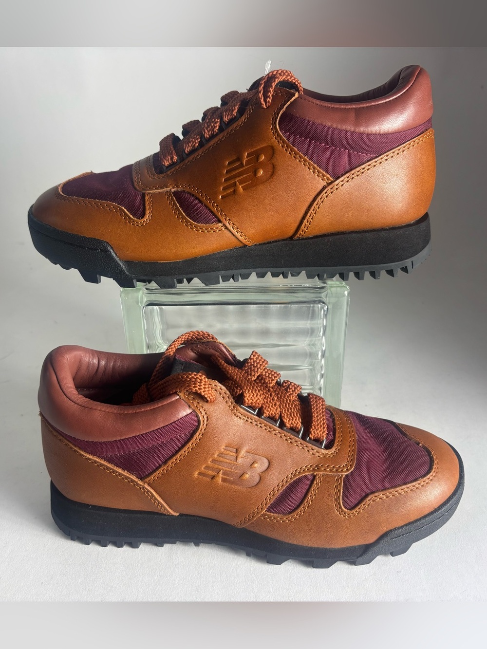 New Balance Rainier Low Vibram UALGSRainer Low M6 W7.5 EU 38.5 NWT
